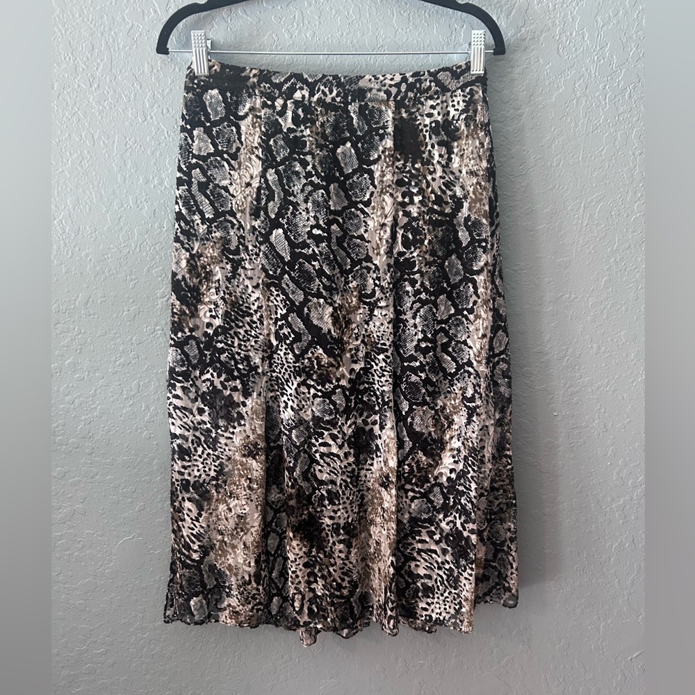 Alice + Olivia Animal print silk blend midi skirt Split hem size 6